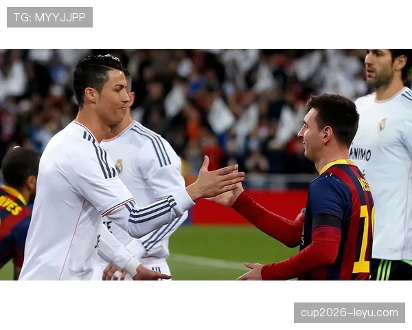 梅西与C罗巅峰对决再掀历史最佳之争,足坛传奇竞争持续升温 梅西与C罗巅峰对决再掀历史最佳之争,足坛传奇竞争持续升温