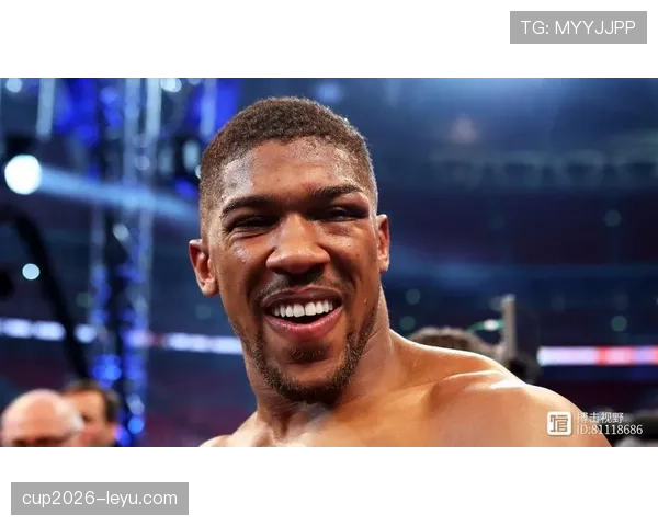 安东尼·约书亚家的冰箱里只放蛋白粉和冰块 安东尼·约书亚家的冰箱里只放蛋白粉和冰块